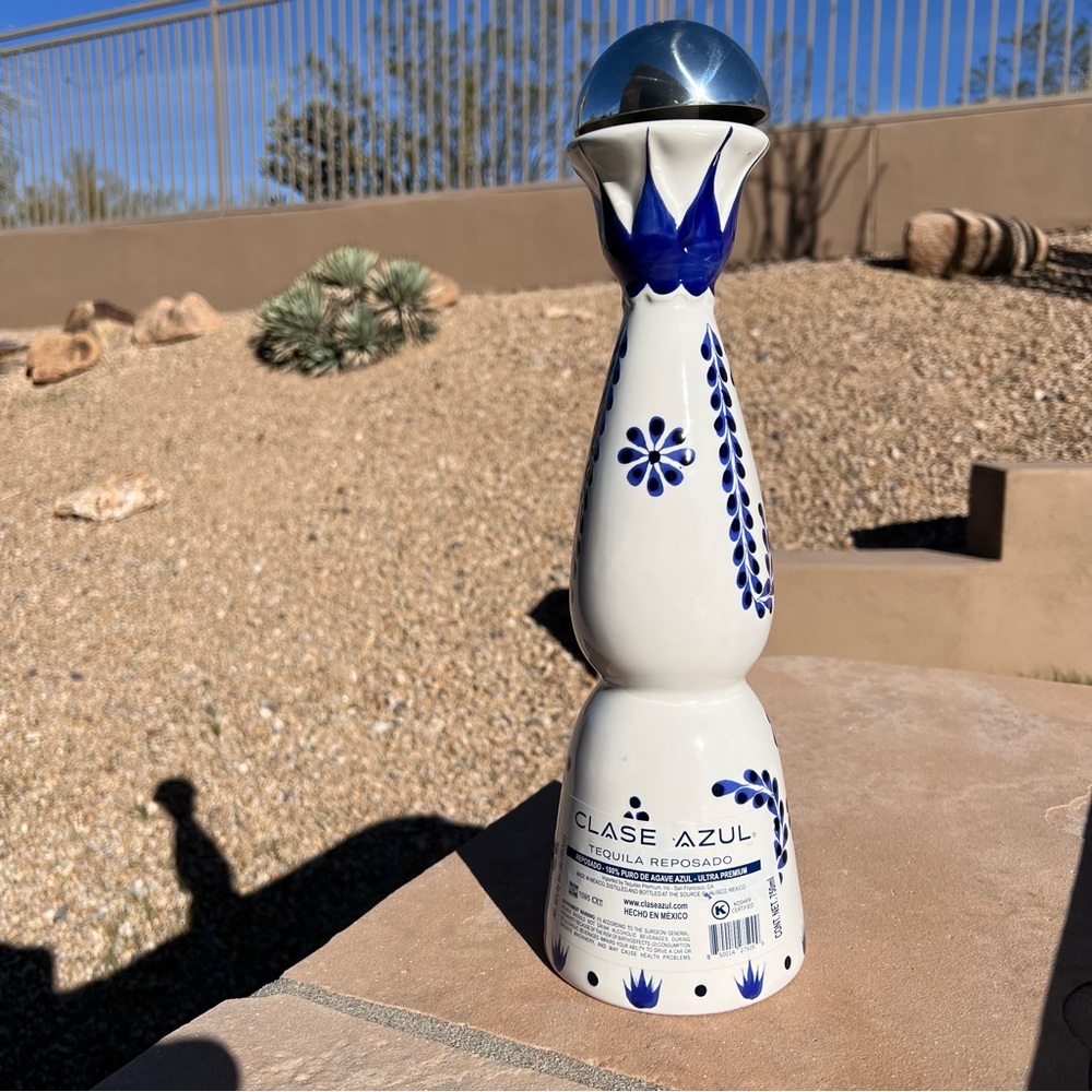 ⬇️💲Clase Arul EMPTY Tequila Bottle Reposado Size 750ml Color White, Blue - Picture 6 of 8